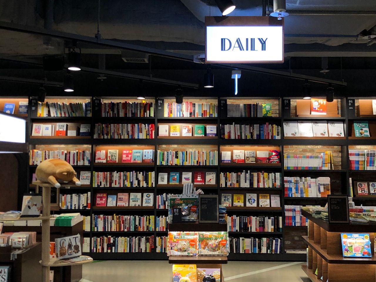 Euljiro Arc.N.Book | Beautiful tunnel made of walls filled with books!